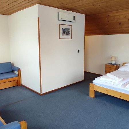 Adler Panzio Hotel Budaors Ngoại thất bức ảnh