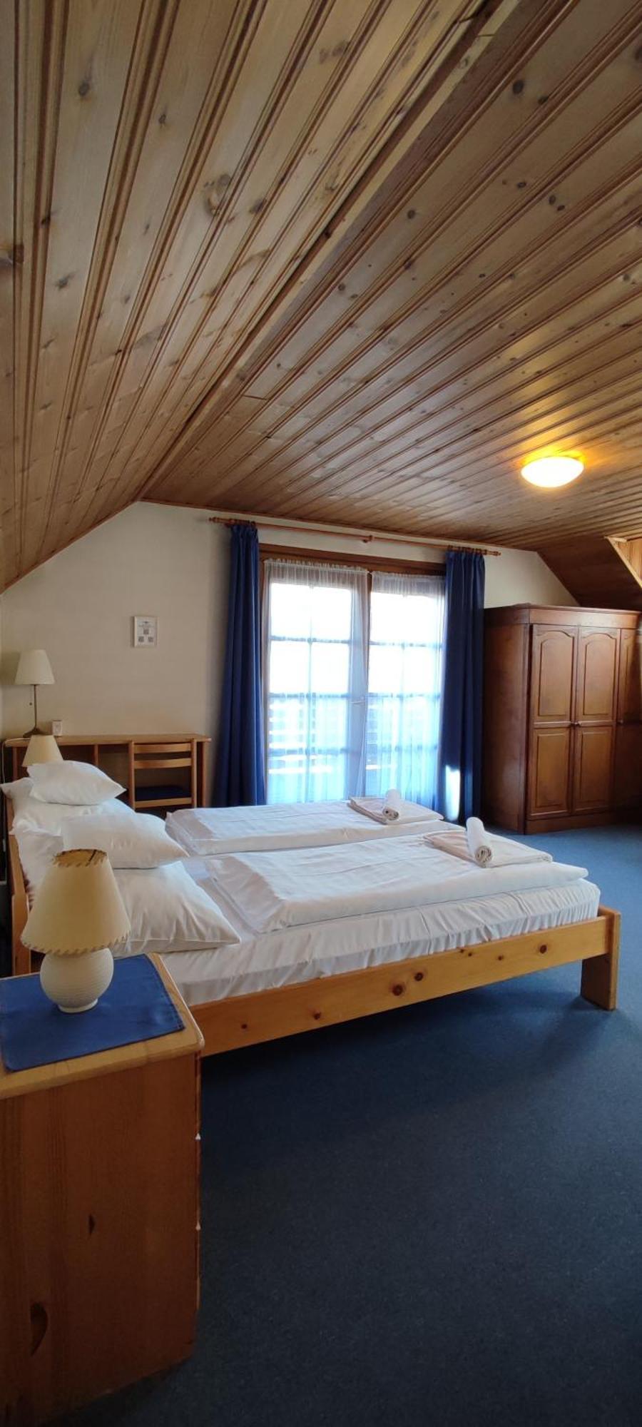 Adler Panzio Hotel Budaors Ngoại thất bức ảnh